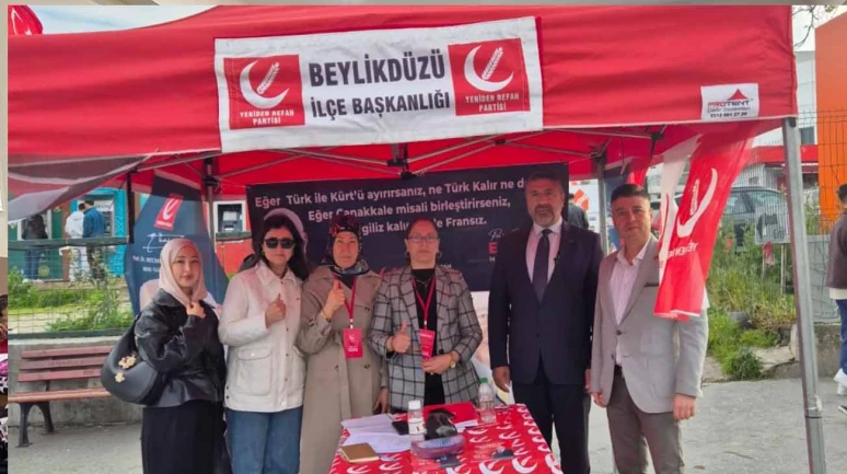 Yeniden Refah Partisi Beylikdüzü'nde imza topluyor