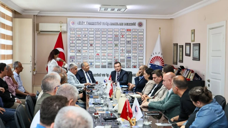 Balcıoğlu, Silivri Sanayici ve İşadamları Derneği’nde iş insanlarıyla buluştu