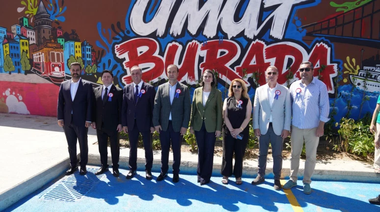 UZUNÇAYIR KAVŞAĞI YAYA ÜSTGEÇİDİ VE ÇEVRE DÜZENLEMESİ TÖRENLE AÇILDI