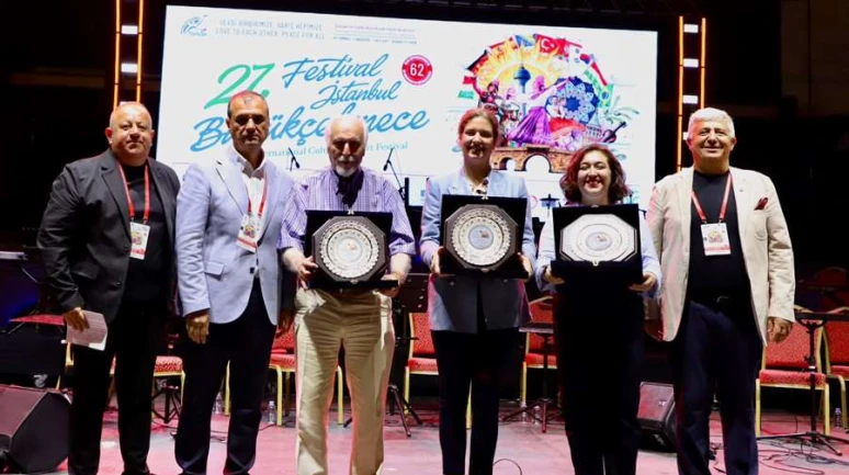 Büyükçekmece Festivali'nde Basın Mensupları Ödüllendirildi