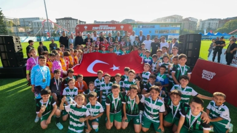 Gençler Zafer Coşkusuyla Mücadele Etti