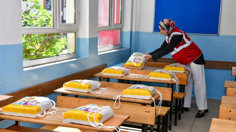 Esenyurt Belediyesi'nden Öğrencilere Destek