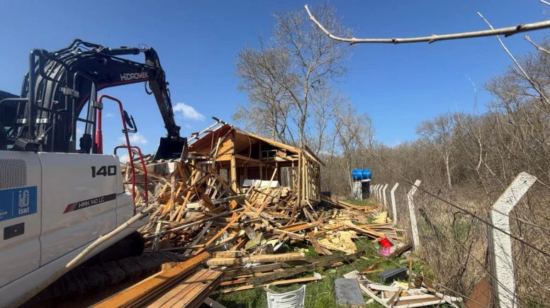 İski ekipleri, Terkos Havzası'ndaki kaçak yapıları yıktı