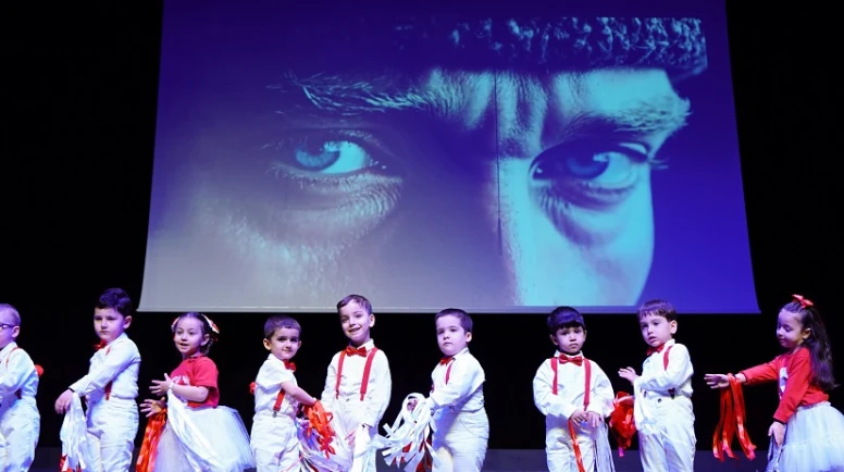 Beylikdüzü'nde Minikler 23 Nisan'ı coşkuyla kutladı