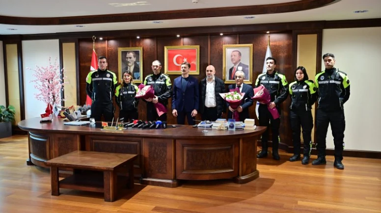 3 Aylık Bebeğin Hayatını Kurtaran Zabıta Ekibi Ödüllendirildi