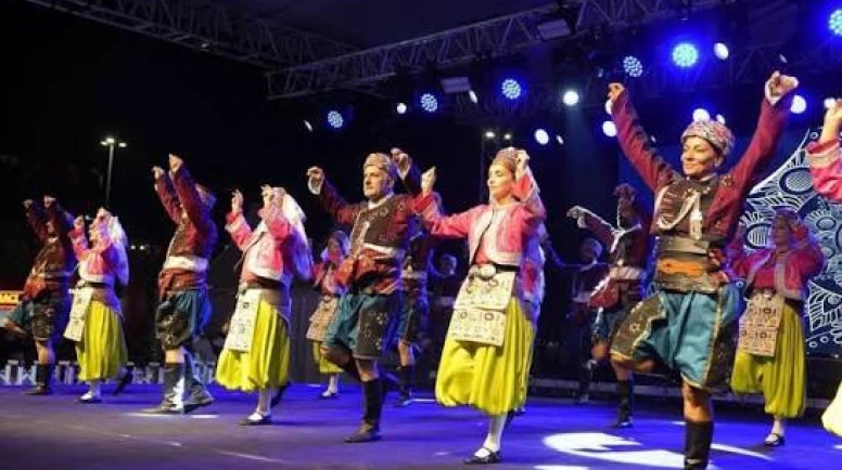 5. Uluslararası Halk Oyunları Festivali Görkemli Bir Törenle Sona Erdi