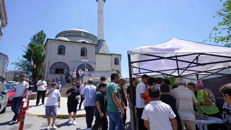 BEYLİKDÜZÜ BELEDİYESİ’NDEN 15 BİN KİŞİLİK AŞURE İKRAMI