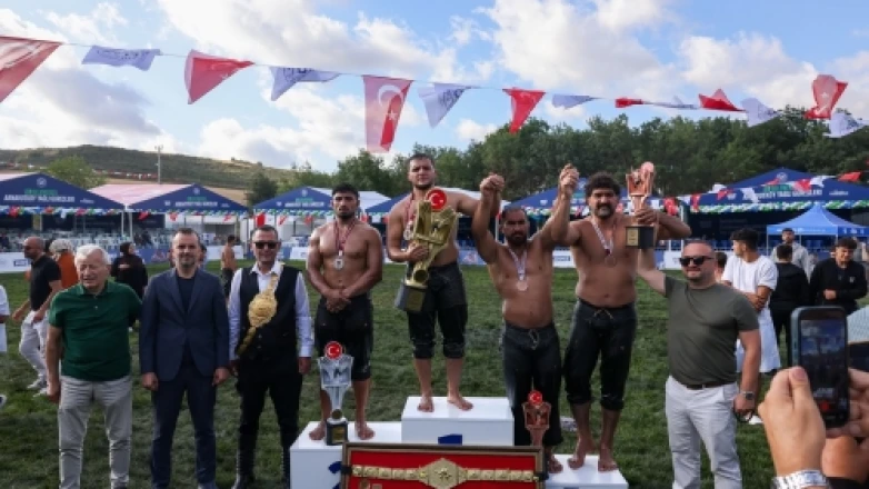 Arnavutköy'de Geleneksel Yağlı Güreş Etkinliği