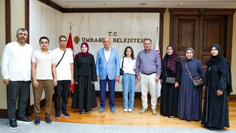 21 Başarılı Öğrenci Umre'den Döndü