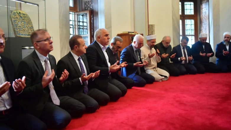 Vali Gül ve Başkan Turan, Yavuz Sultan Selim Han'ı Dualarla Yâd Etti