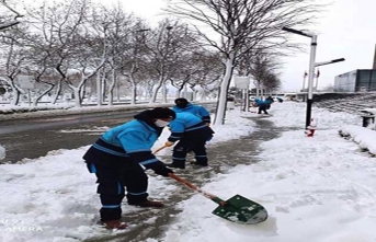 Beylikdüzü Belediyesi'nin kar temizleme çalışmaları devam ediyor