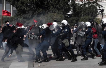 Yunanistan’da öğrenciler hükümetin tartışmalı kampüs tasarısına karşı polisle çatıştı
