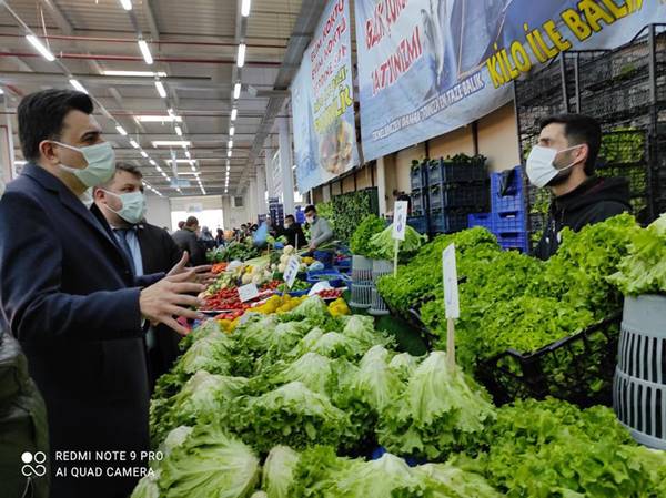 CHP Başakşehir semt pazarının nabzını yoklamak üzere sahaya indi
