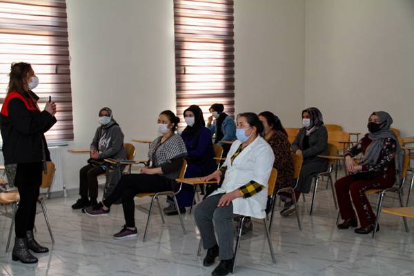 Esenyurt belediyesi kadın sosyal yaşam Merkezi’nde afet eğitimi semineri