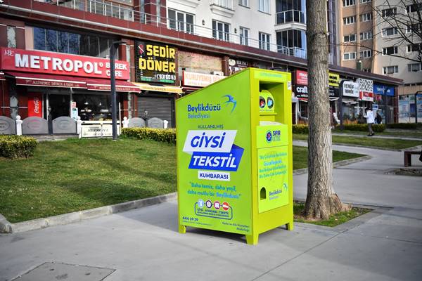 Beylikdüzü Belediyesi 200 noktaya Giysi Tekstil Kumbarası yerleştirdi