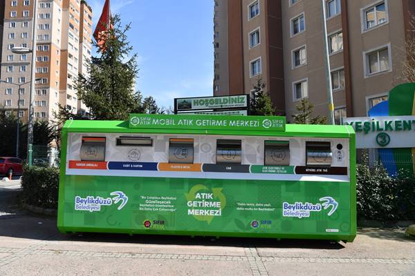 Beylikdüzü Belediyesi 200 noktaya Giysi Tekstil Kumbarası yerleştirdi